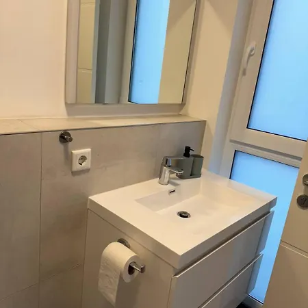 Modern With Kitchen & Balcony Dining Apartment Ratingen