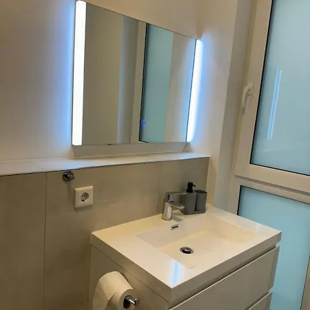 Modern With Kitchen & Balcony Dining * Ratingen