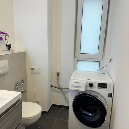 Modern With Kitchen & Balcony Dining * Ratingen